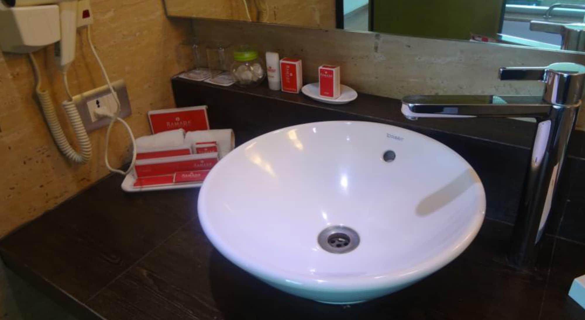 Ramada By Wyndham Navi Mumbai Hotell Eksteriør bilde