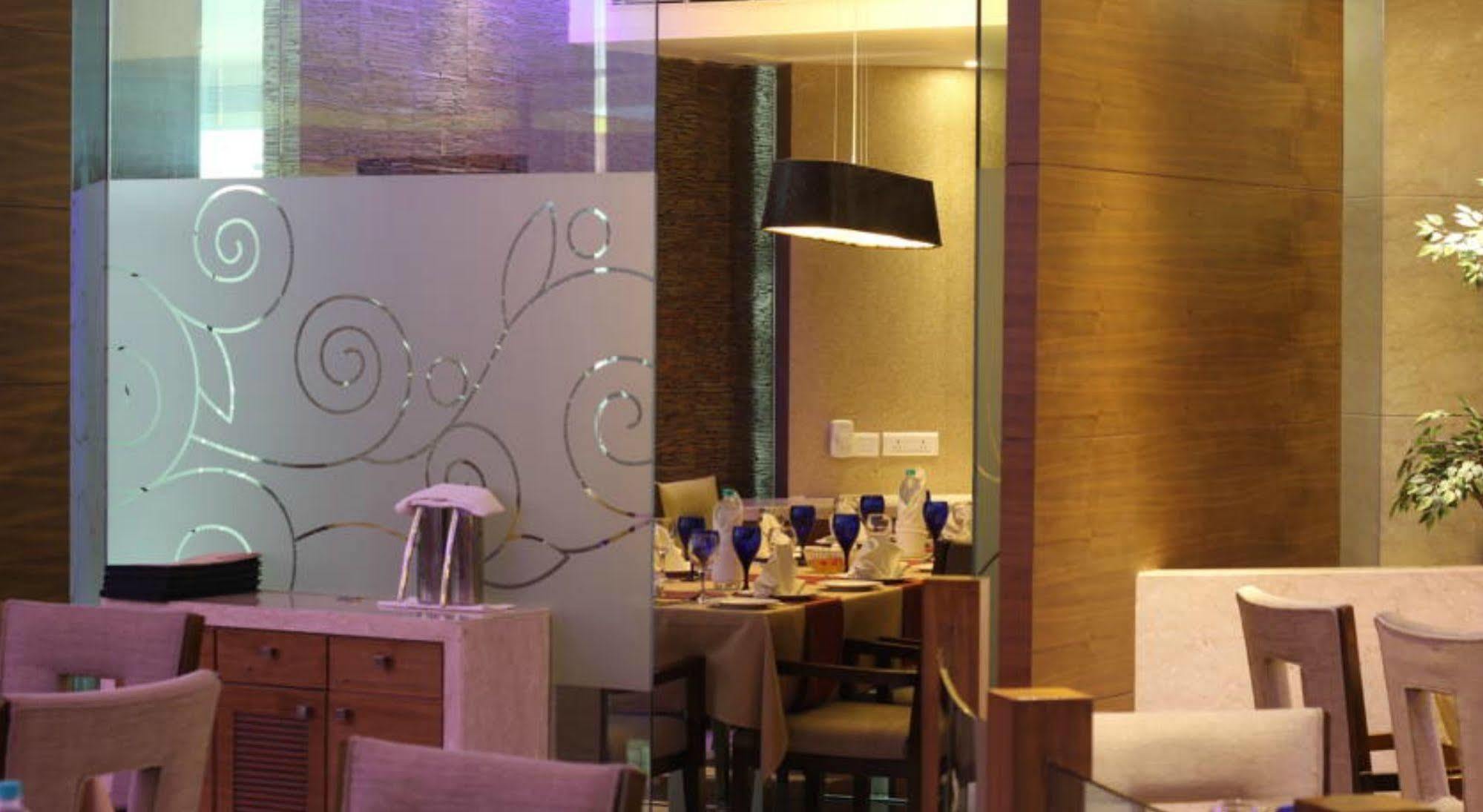 Ramada By Wyndham Navi Mumbai Hotell Eksteriør bilde